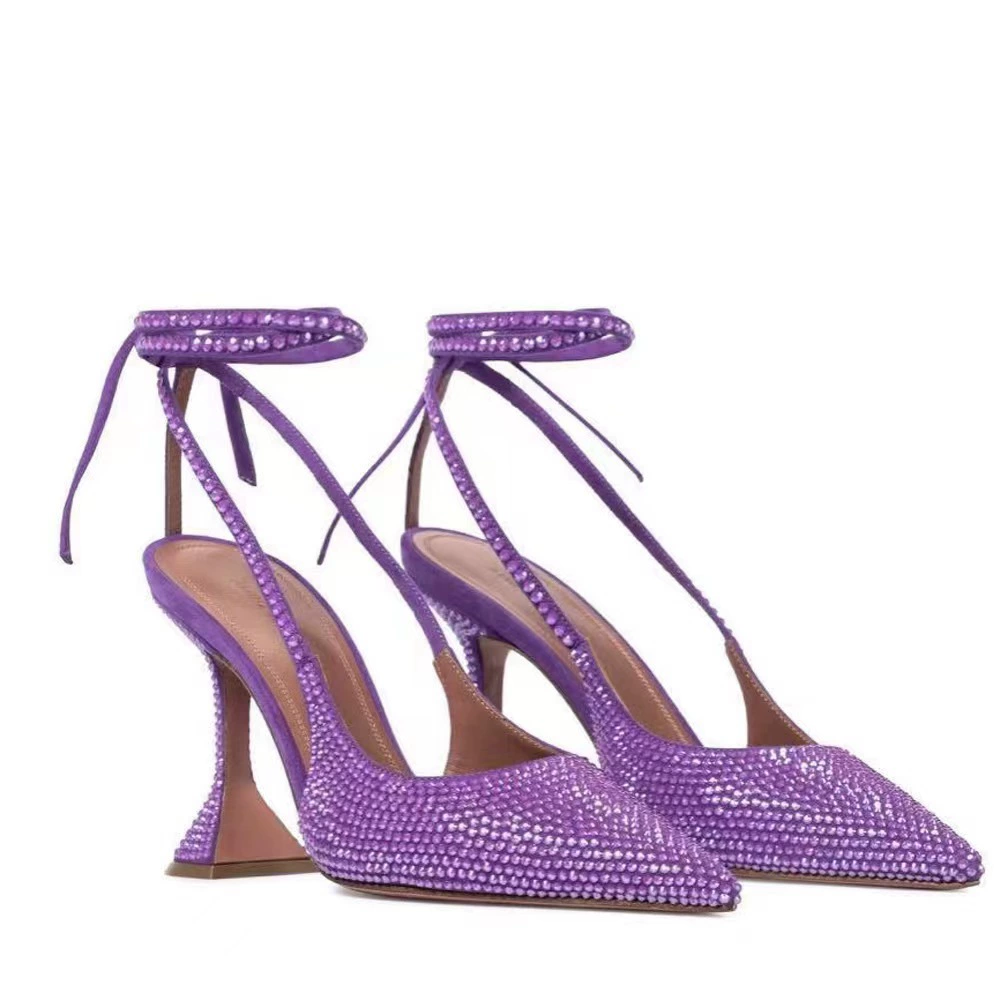 Новые туфли на высоком каблуке из сатина с вырезом под каблук, с острым и закрытым носком, большие размеры, с пряжкой со стразами, коллекция Весна/Лето 2024