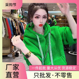毛毛时尚上衣女今年流行秋季新款高级感绿色连帽抽绳保暖卫衣女装