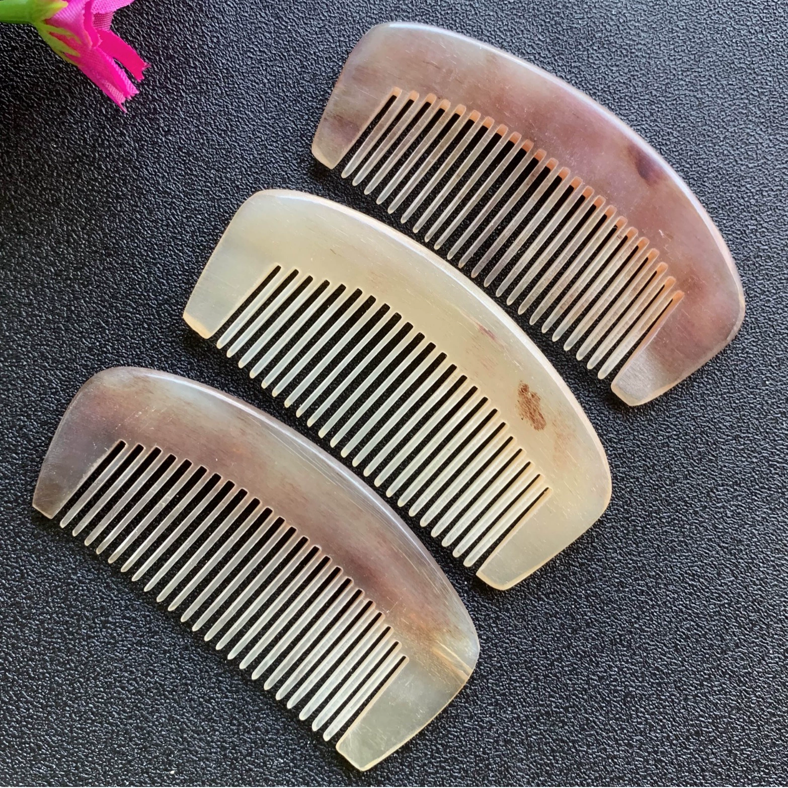 Horned Moon -shaped combed dense teeth, cattle horns, semi -circular comb, butterfly comb, manufacturer wholesale scenic spot, stall treatment