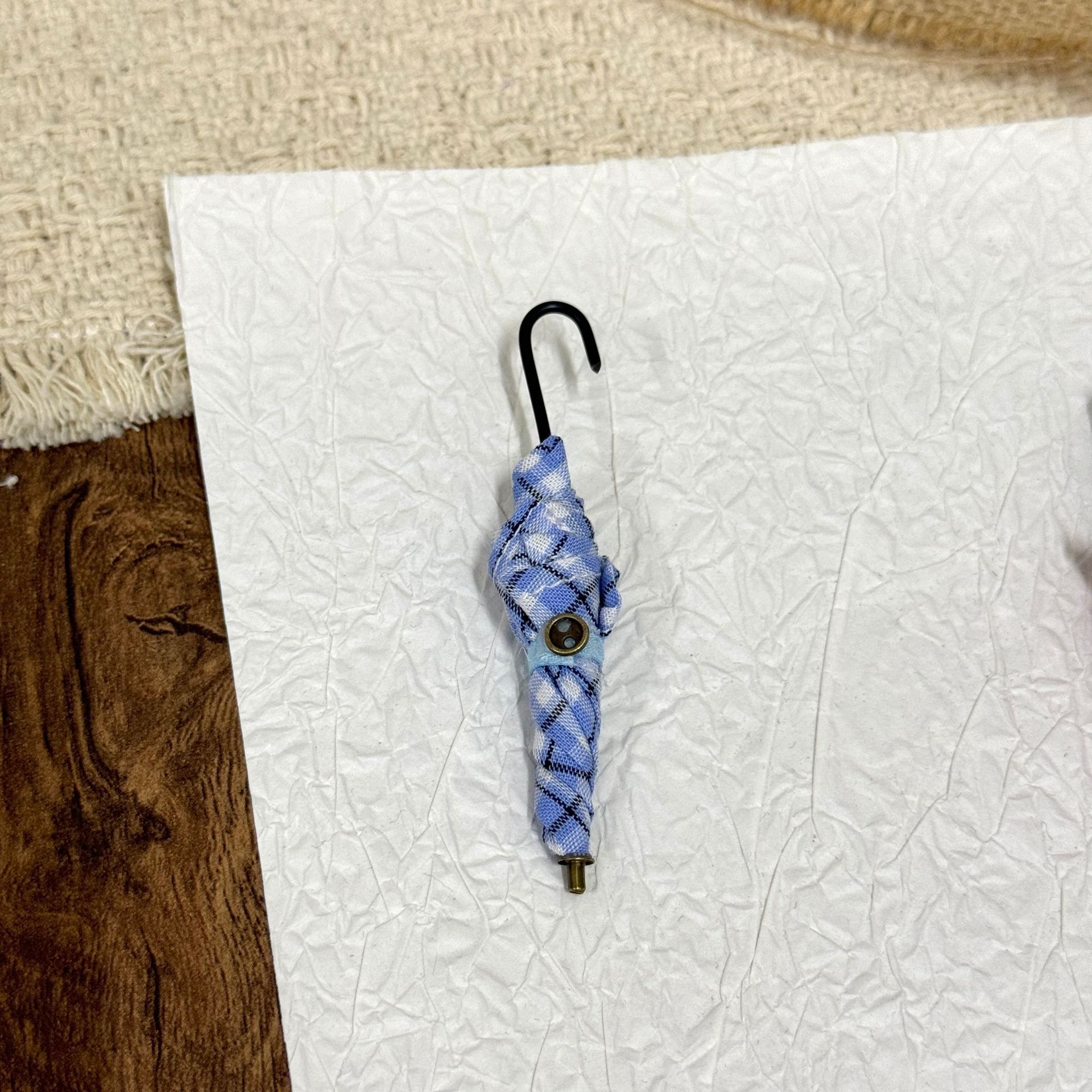 Decorative umbrella (light blue check)