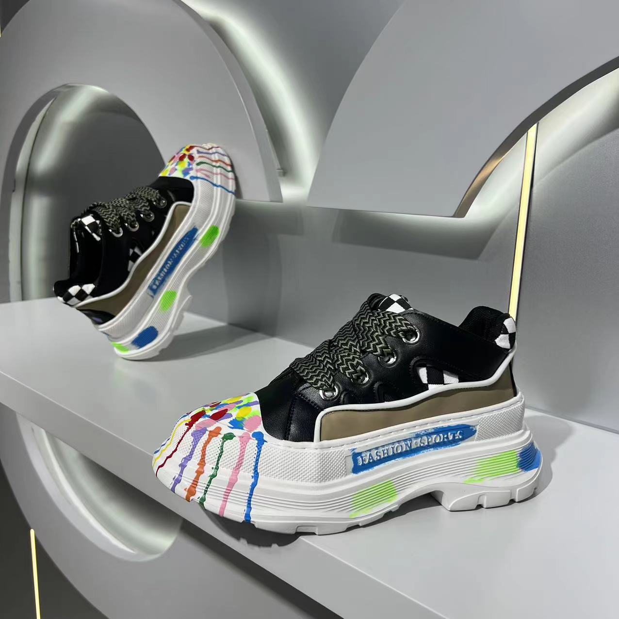 Men's shoes for young men 2024 new spring personalized graffiti thick soled platform shoes men's lace up low top sneakers men_voghion.com