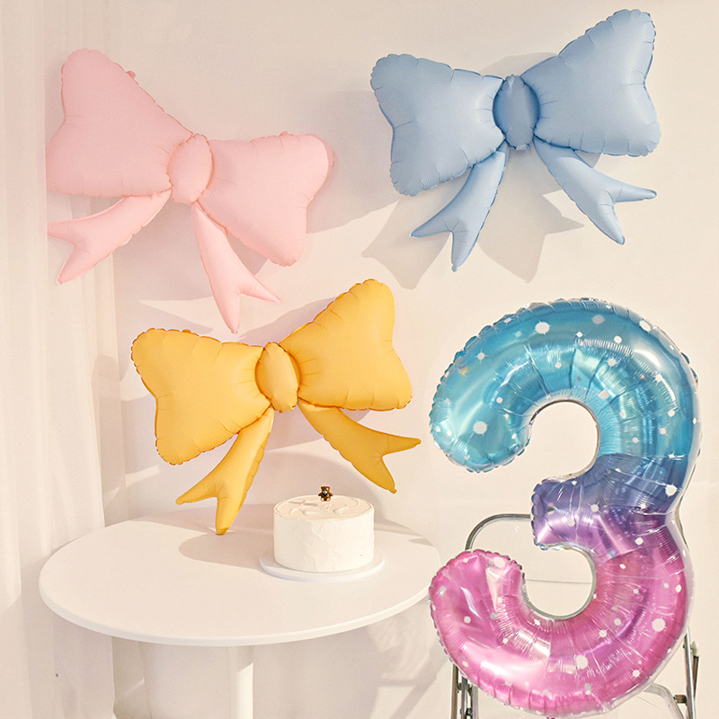 Globo en forma de lazo decoración primer cumpleaños bebé_voghion.com