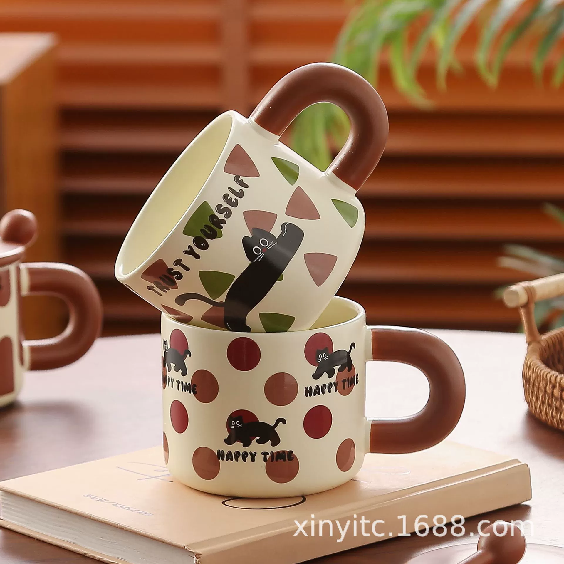 Ceramic cartoon coffee mug, 401–500 ml, ear-shaped handle, cute printed design
