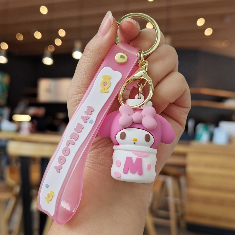 Sanrio snack familia de dibujos animados llaveros bolsas escolares colgantes muñeca máquina pequeños regalos llaveros de automóviles pequeños accesorios