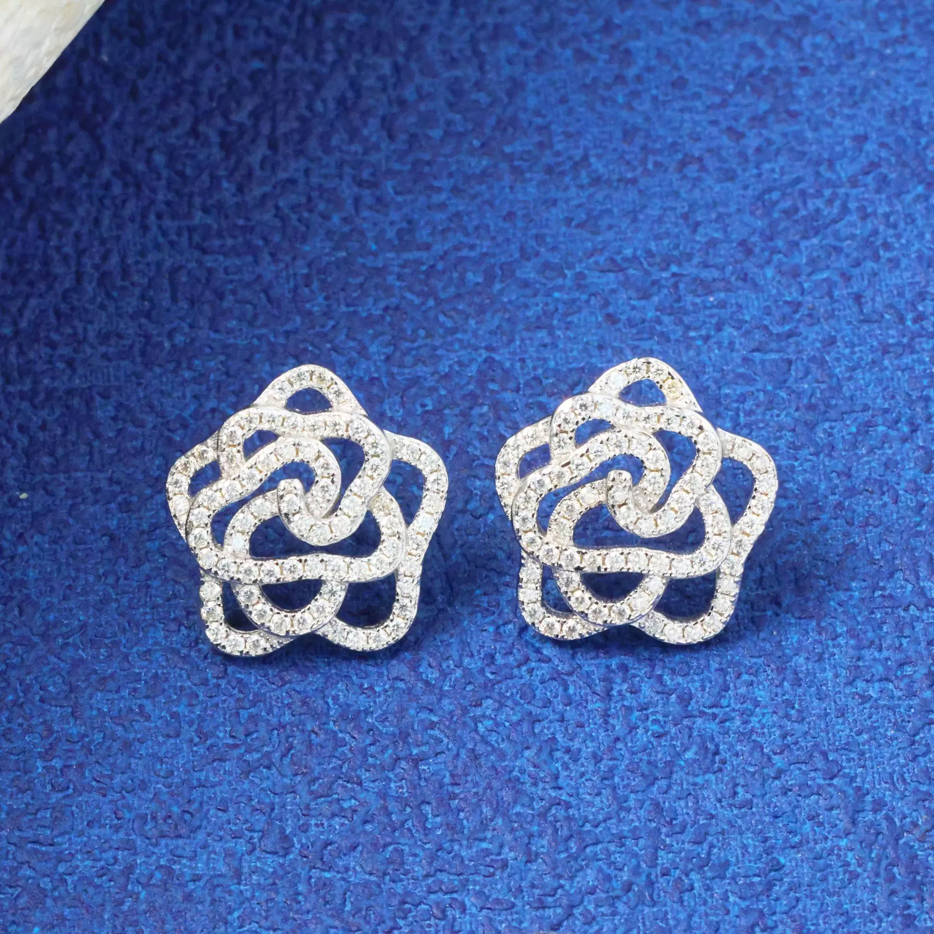 跨境新品S925纯银莫桑石耳钉山茶花朵耳饰女满钻轻奢感一件批发