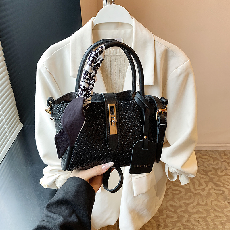 Explosiones transfronterizas tejidas bolsas de cestas de verduras de mano para mujeres 2025 nueva popular bolsas de cubo de agua super caliente bolsas de mochila versátiles