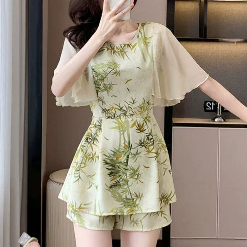 Новый китайский стиль: женский повседневный костюм с принтом, лето 2025, новый комплект из шифонового топа и шорт, утягивающий и скрывающий живот.