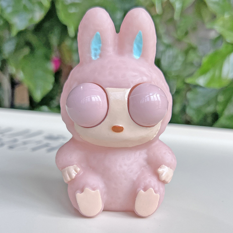 눈을 가늘게 뜨고 있는 래브 [핑크]