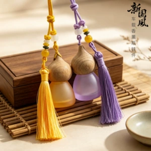 New Chinese-style car air freshener pendant, gourd-shaped car rearview mirror decoration, high-end car interior decor, deodorizing perfume empty bottle