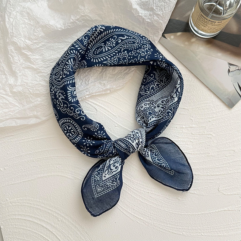 Copos de nieve, diamantes, anacardos azules