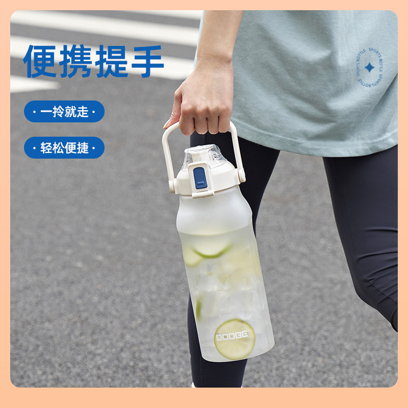 Nueva taza de plástico esmerilado portátil de gran capacidad para niños taza de agua resistente a altas temperaturas