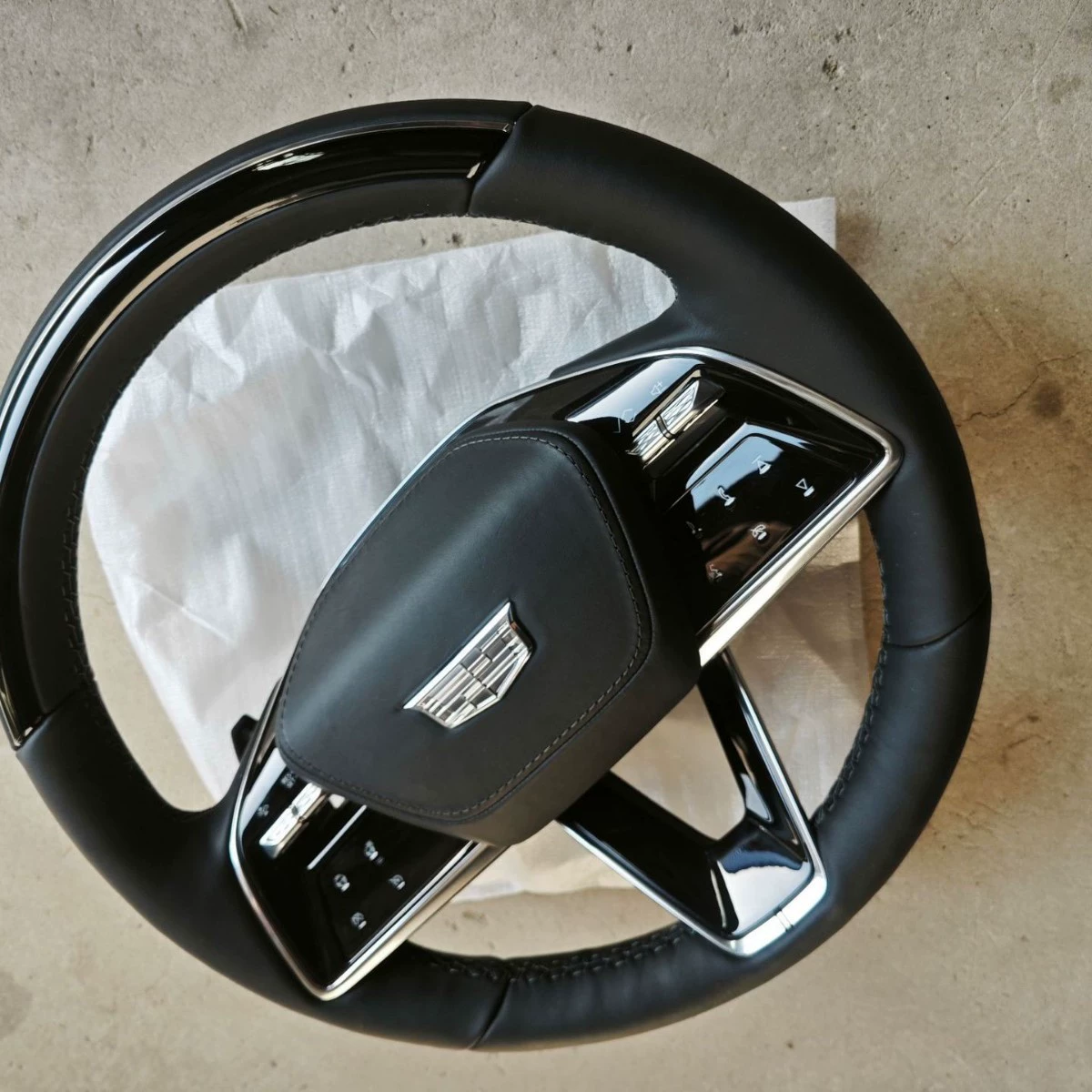 Подходящий для рулевого колеса Cadillac Rego сборка рулевого колеса с подогревом высокой передачи, кожаная крышка динамика