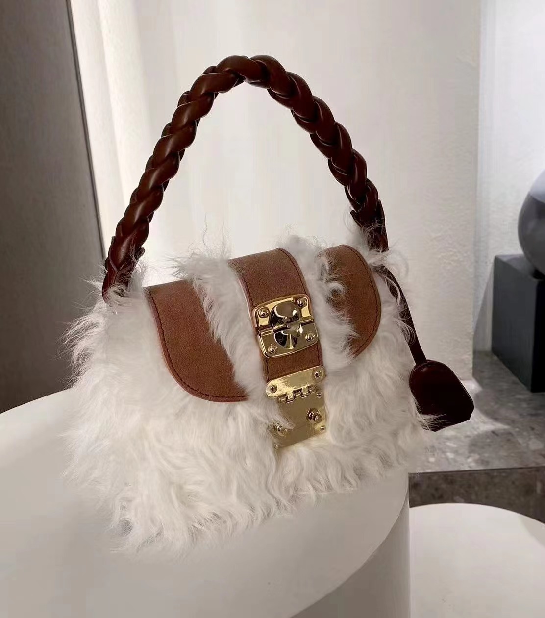 Nouvelle collection automne/hiver 2023 : laine véritable, fourrure, daim givré, sac à bandoulière croisé pour femme,_voghion.com