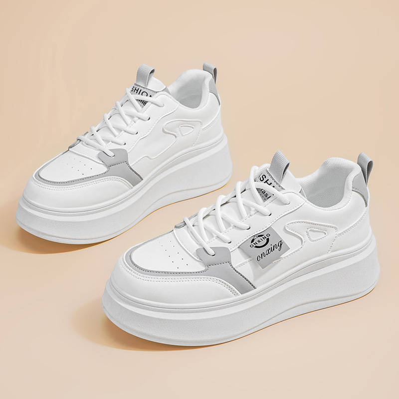 Pequeños zapatos blancos para mujeres 2025 primavera nuevos zapatos de tablero transpirables para mujeres ins coreanos zapatos deportivos de suela gruesa zapatos casuales
