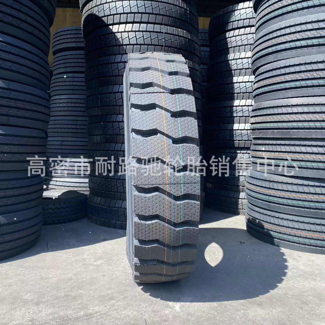 1200R20银宝矿山重载轮胎 YB988 全钢丝前四后八自卸车翻斗车