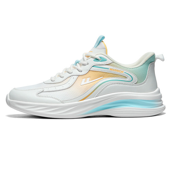 Calzado deportivo de retroceso 2025 primavera transpirable malla pequeños zapatos blancos suela suave zapatos ligeros para correr con absorción de impactos de pies no apestosos para hombres