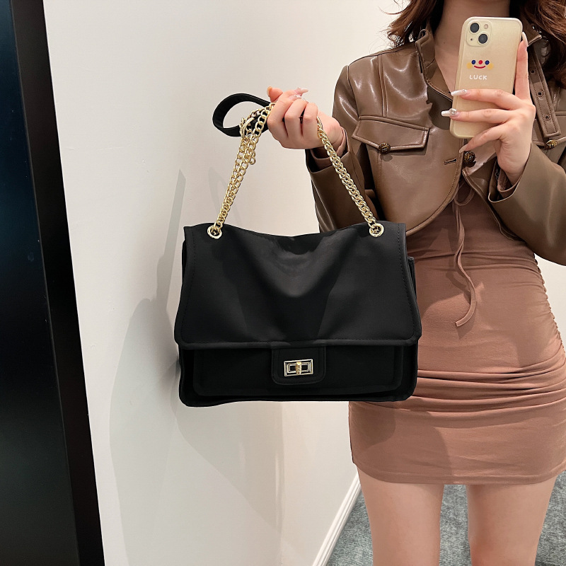 Large capacity for women's autumn and winter 2023 new fashionable frosted chain crossbody commuting tote bag_voghion.com