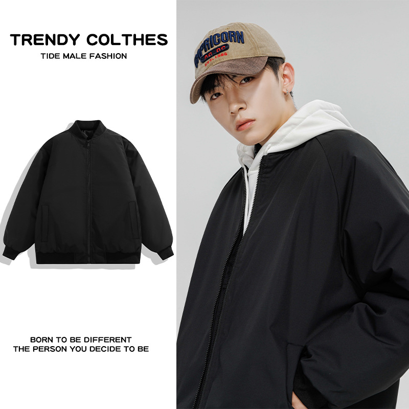 冬のファッションブランドのカジュアルな綿のジャケットのゆったりした綿の服の男性の立襟は厚い純色の綿の上着のカップルの青年の綿の服のコートを厚くします。