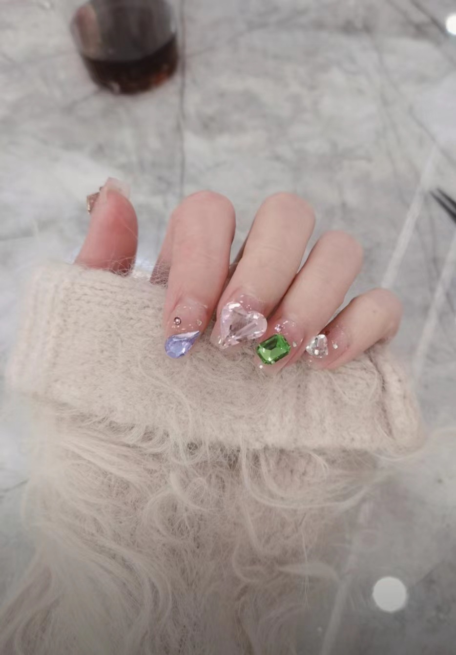 Yiyi Dance Armadura de vestir hecha a mano Venta al por mayor de celebridades de Internet Explosión Diamante mariposa Brillante para uñas Tabletas de uñas Pegatina de gelatina terminada