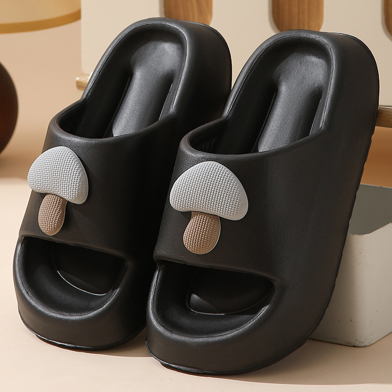 thumbnail image 1 of Lindas sandalias tridimensionales en forma de seta, cómodas zapatillas de EVA antideslizantes para el hogar, sandalias de baño de suela gruesa, zapatillas para hombres y mujeres, 1 of 5