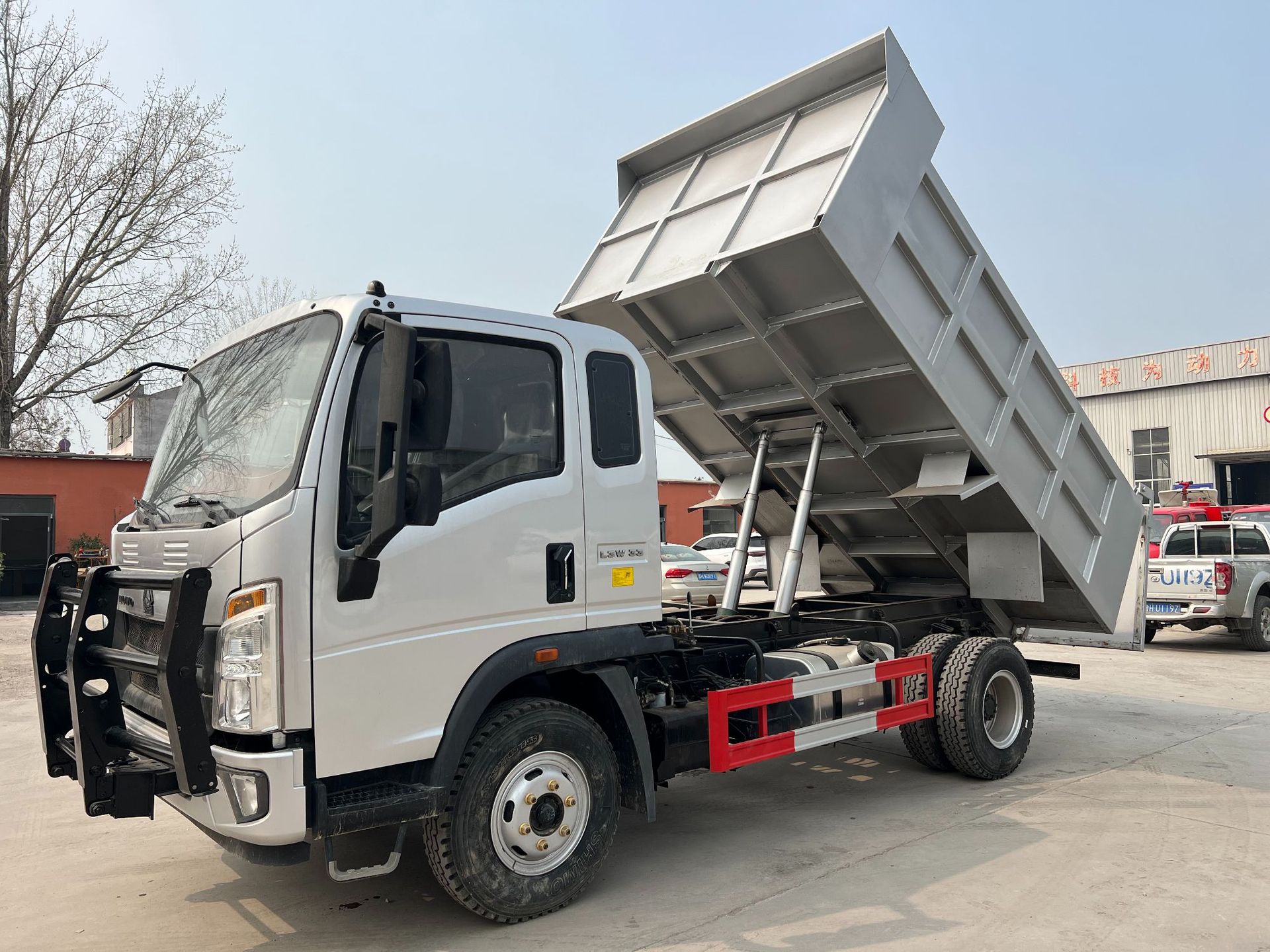 Cross-Border Supply of Small Howo Dump Trucks, 5-Ton Self-Loading Construction Transport Vehicles, Howo Light Trucks, 4X2 Small Dump Trucks