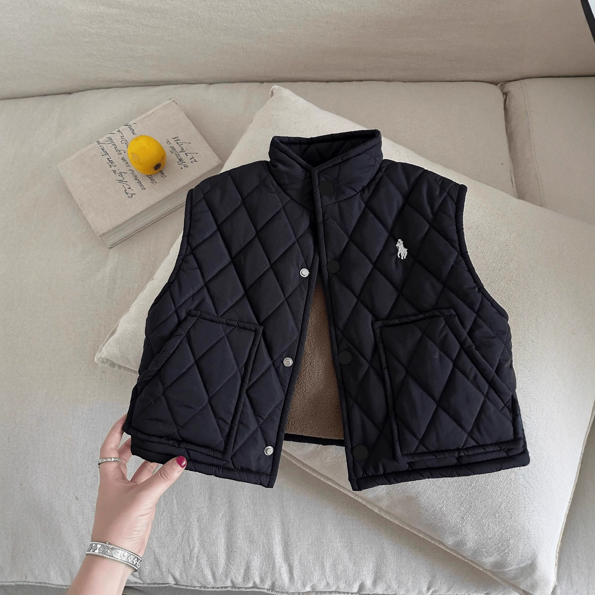 儿童马甲2025秋冬新款男女童刺绣潮牌休闲菱格加绒棉背心外套