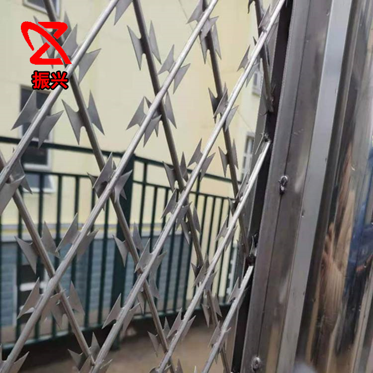监狱护栏 机场Y型柱隔离栅 梅花刺片护栏网 刀刺防攀爬护栏隔离网