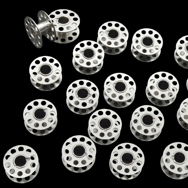 Manufacturer Wholesale Household Sewing Machine Iron Bobbin Old-fashioned Foot Sewing Machine Bottom Line Bobbin with Hole Shuttle Accessories