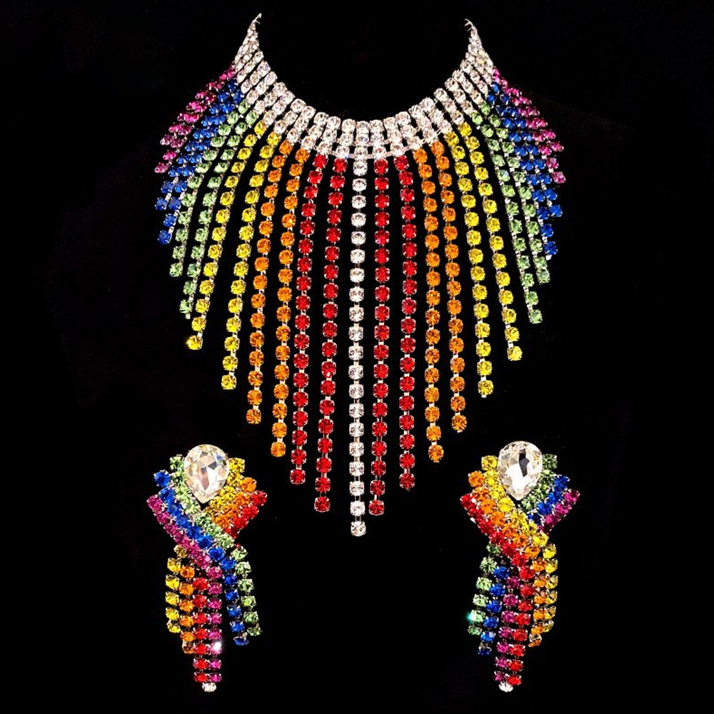 Europa y América rhinestone collar traje de lujo de color diamante borla exagerada collar pendientes con diamantes traje conjunto de joyas