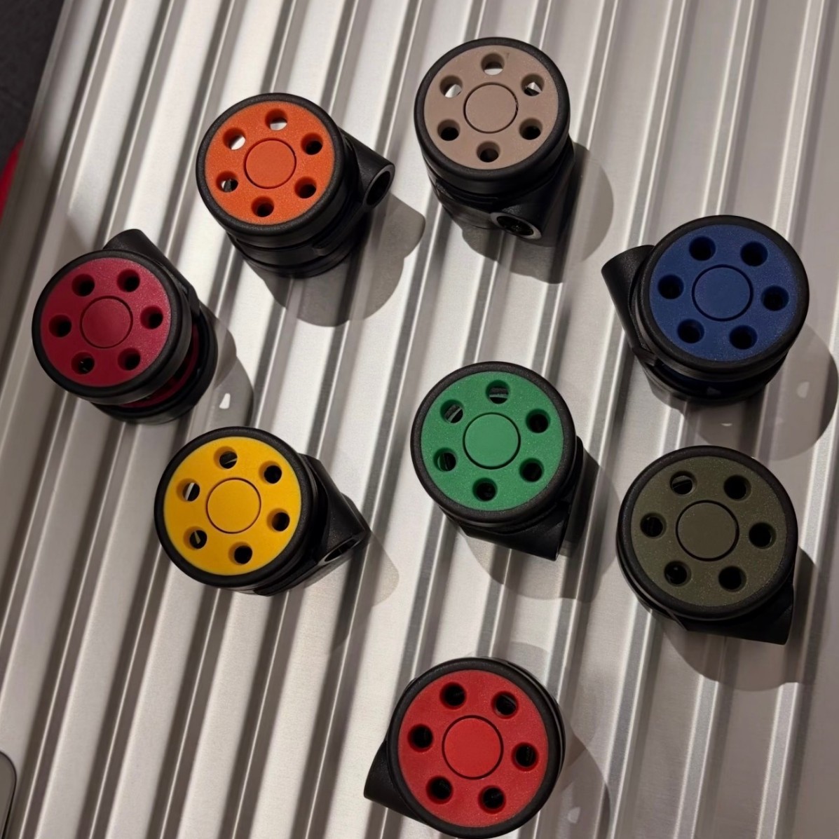 Suitable for Rimowa wheels, this is a small set of accessories for repairing the handles of various Rimowa spinner wheels and luggage wheels
