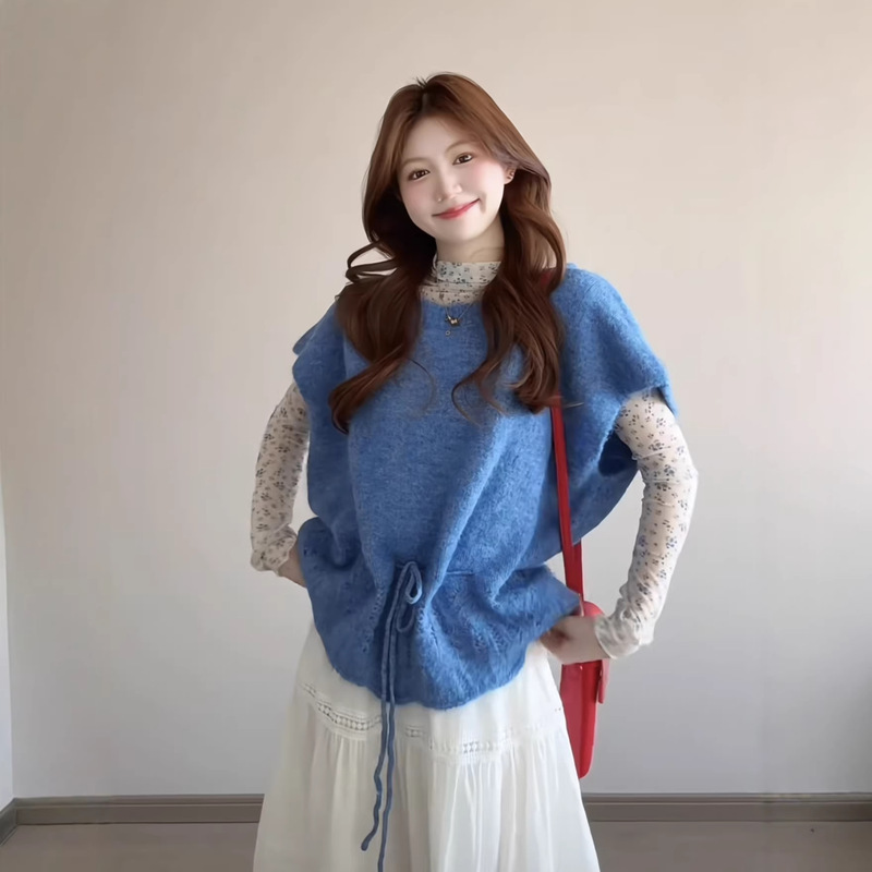 Super Flattering! Blue Short-Sleeve Sweater for Women, Knitted Vest Paired with Floral Mesh Base Layer, Korean Style Layering