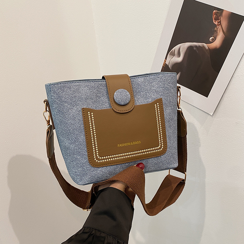 Bolso de moda de invierno para mujeres 2024 nueva moda versátil de alta sensación de hombro ancho cinturón de hombro bolso de cubo