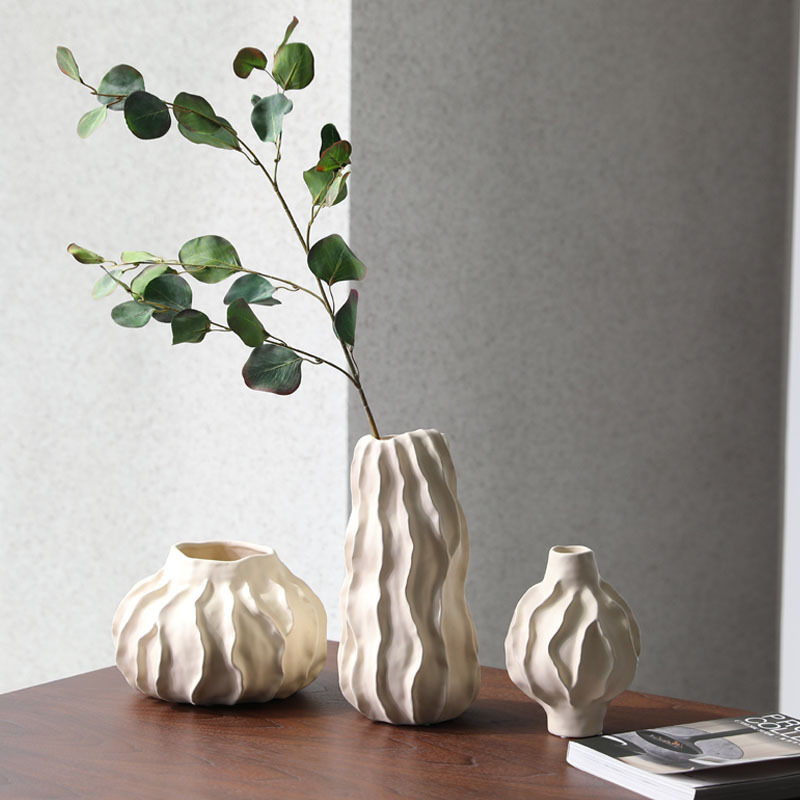 Vaso de cerámica medieval minimalista francés crema retro viento tranquilo decoración de la sala de estar en flores secas decoración floral