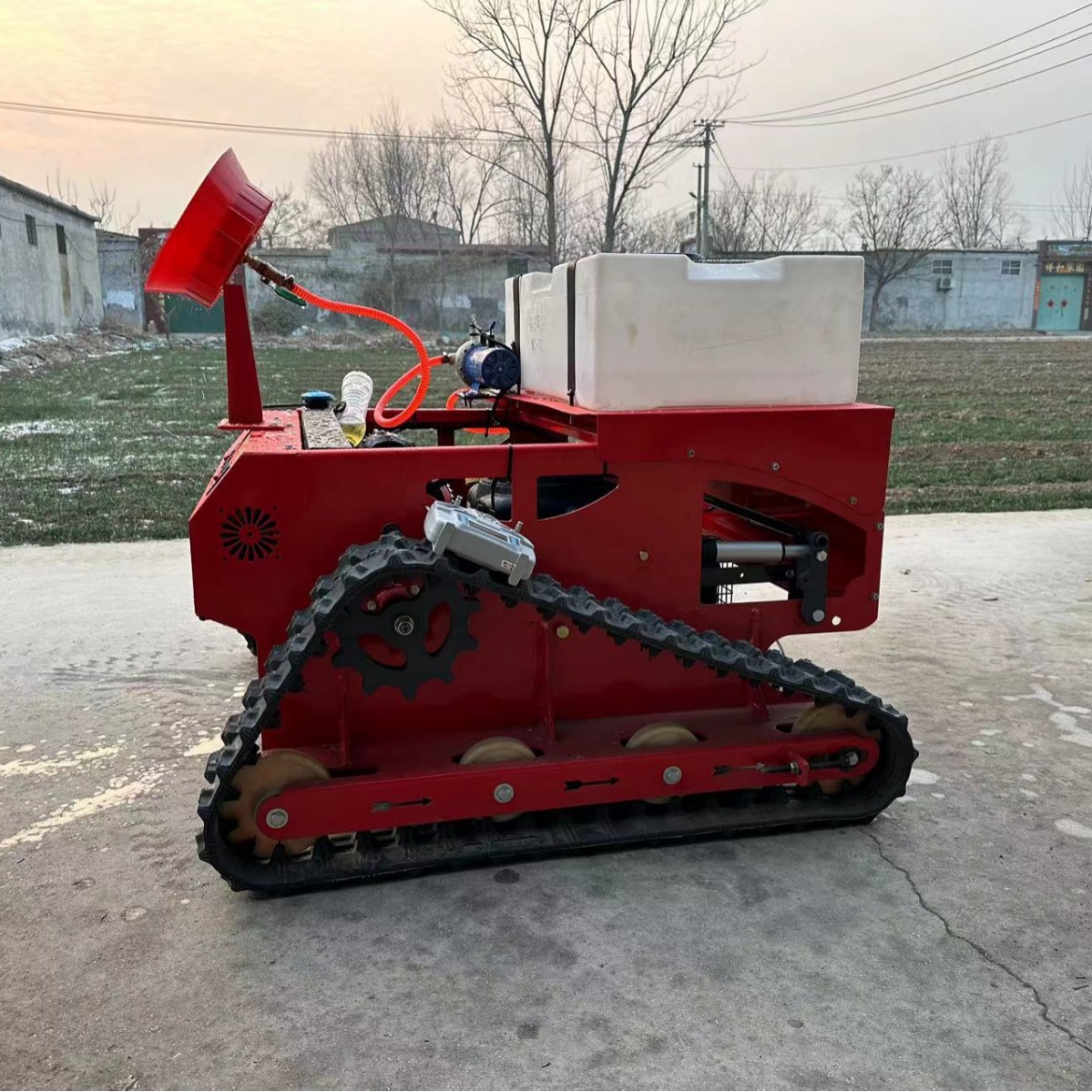 智能电动遥控割草机果园履带式除草机草坪边坡园林开荒汽油碎草机