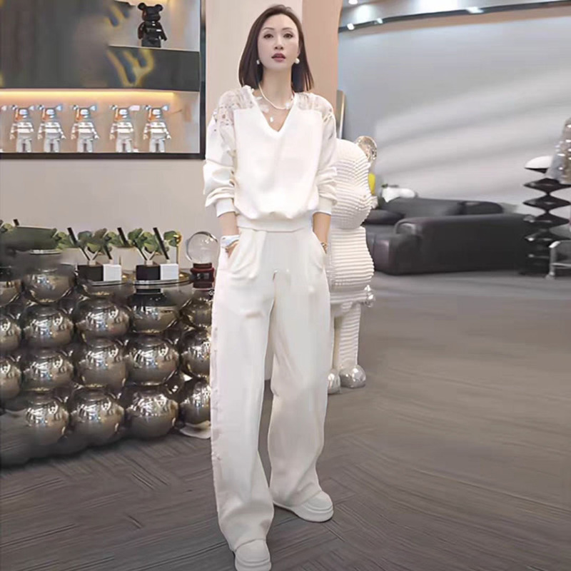 2025 Early Autumn Outfit with a High-End Feel, Youthful and Fashionable Casual Sports Lace Patchwork Sweatshirt and Pants Set for Women