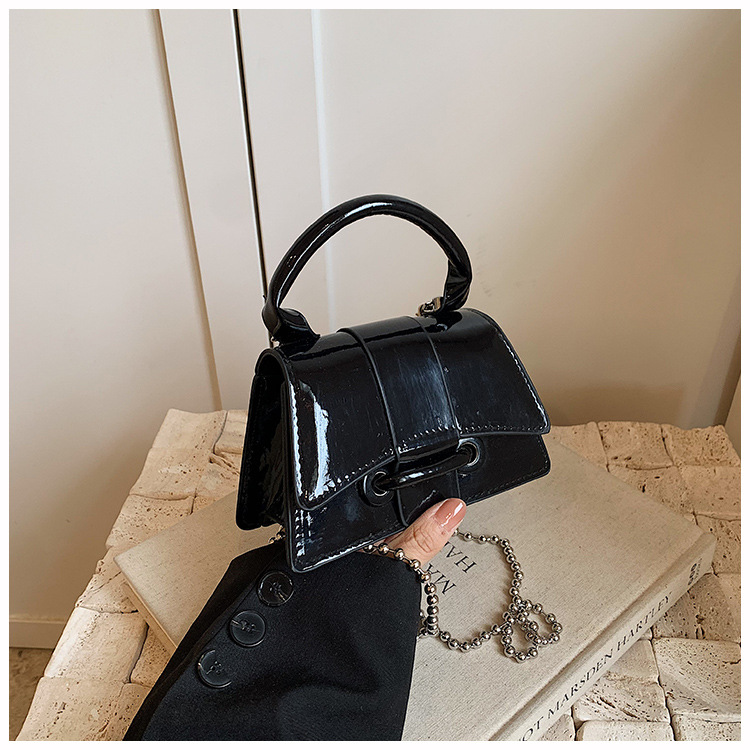 Bolso de mujer de anguila plateada 2024, nuevo estilo de moda de alta calidad, bolso de hombro de cadena, bolso compacto y exquisito.