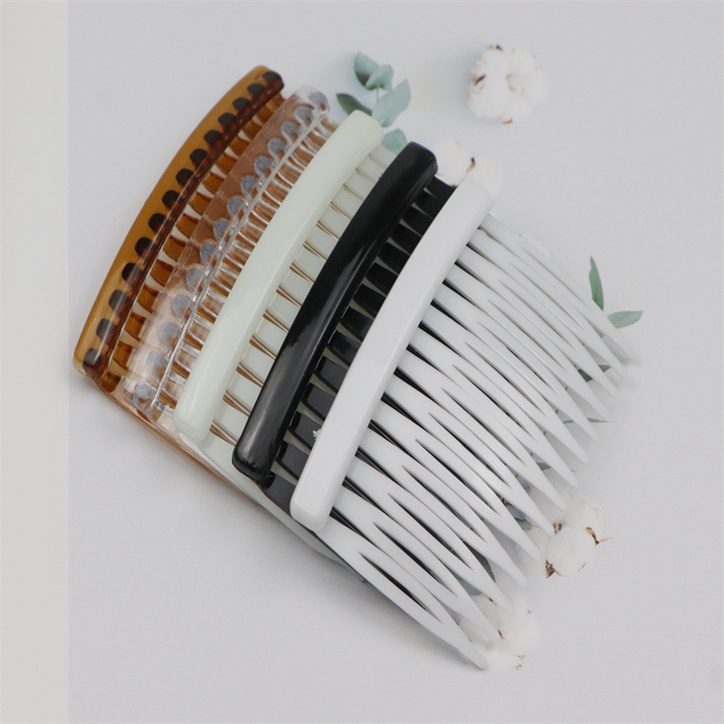 Transparent hairgrip