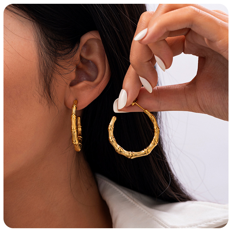 TENA Europa y los Estados Unidos de moda bambú aretes de acero inoxidable aretes clásicos en forma de C para mujeres aretes de alta sensación 2025 nuevo