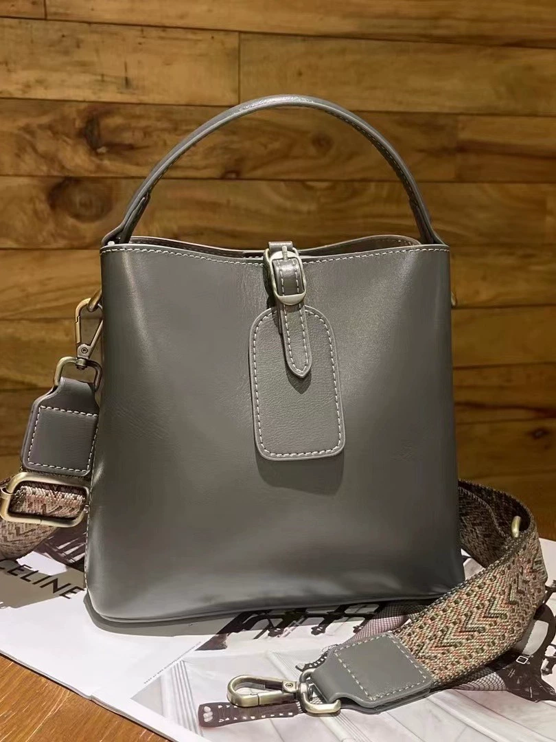 Leather retro shoulder bag for leisure, genuine leather, cowhide, (Cross-border trading)