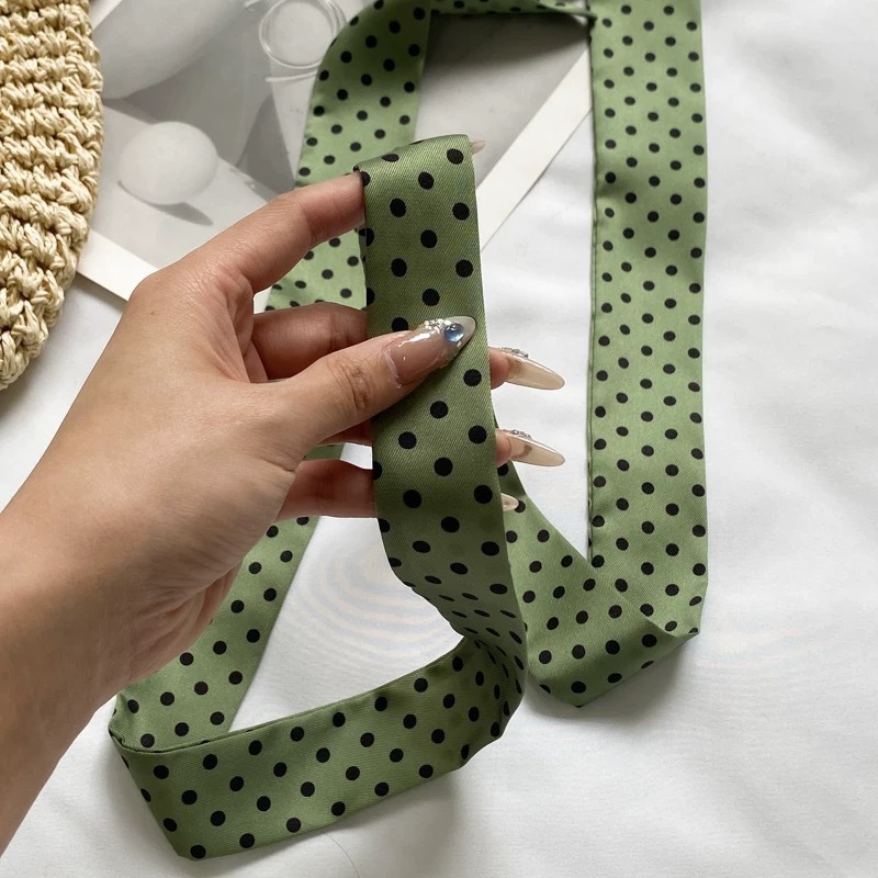 폴카 도트 그린 실크 스카프