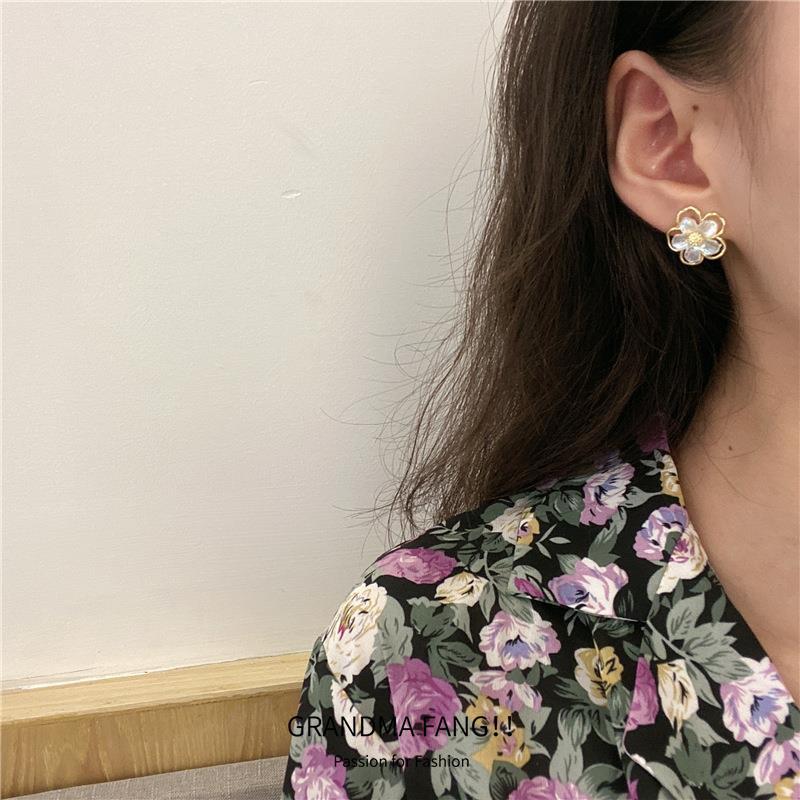 Simple Style Phnom Penh Shell Flower Earrings display picture 2