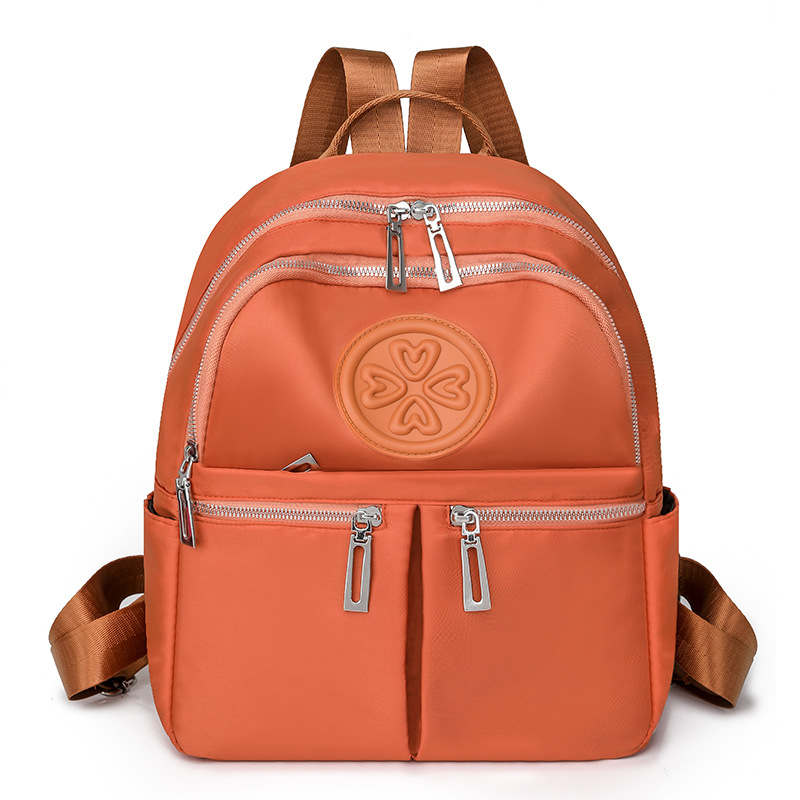 2025 nueva mochila de nailon casual para mujer, mochila de viaje al aire libre de gran capacidad en relieve de moda, mochila escolar para estudiantes