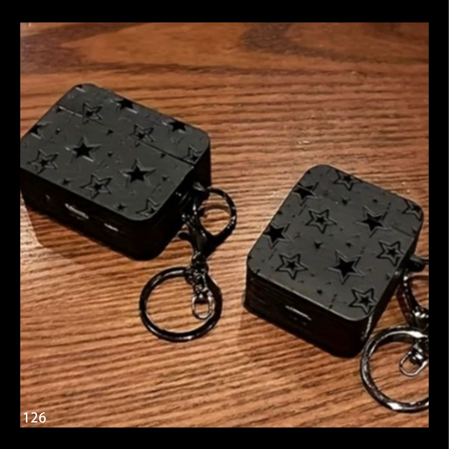 Защитный чехол (Apple) AirPods 1/2/3/Pro/Pro2/4 — квадратный с карабином, компактный 5×5,5×2,8 см
