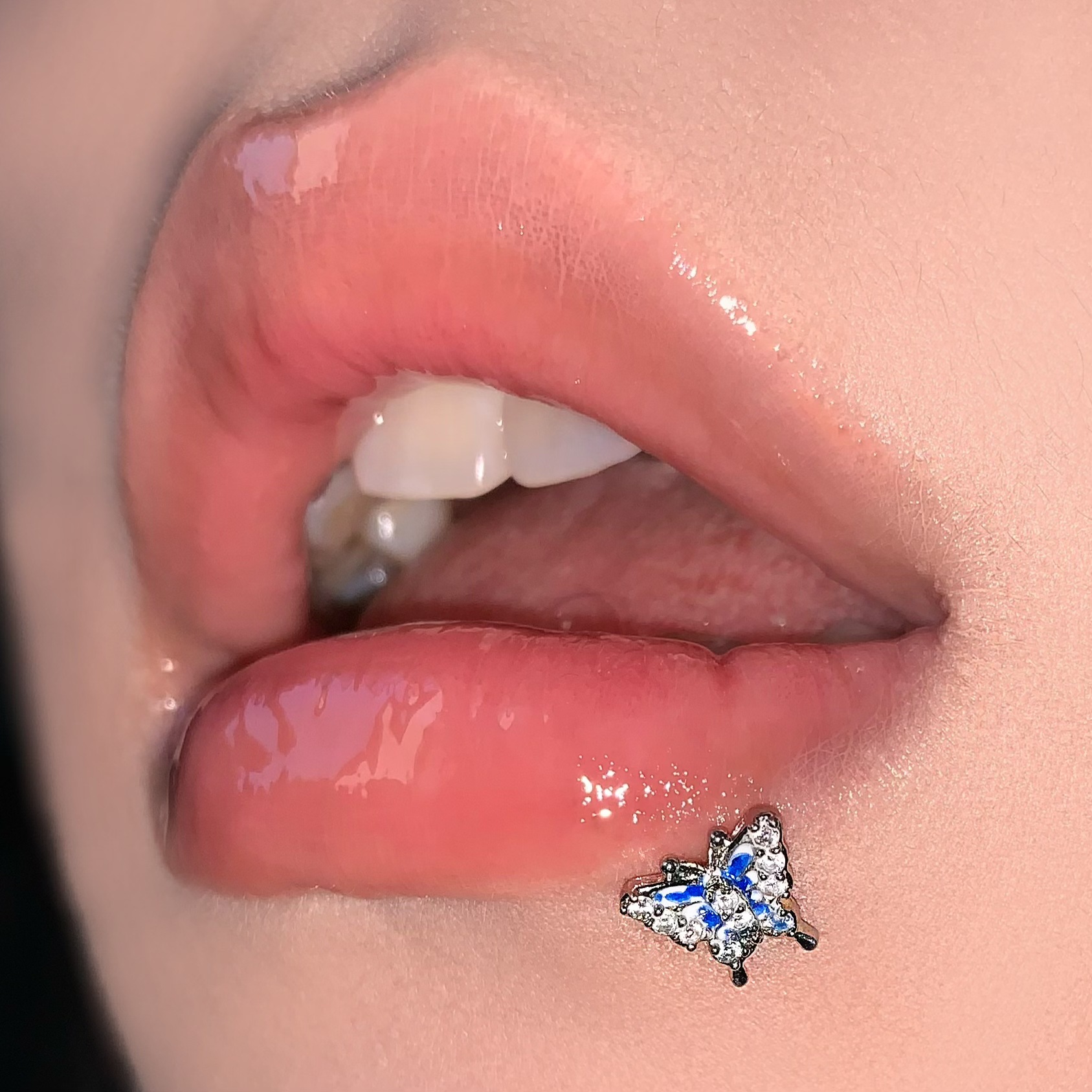 Super Flash Gradient Butterfly Lip Nail Steel Titanium Diamond Straight Nail Cochlea Ear Bone Nail Niche Hot Girl Puncture Jewelry Wholesale detail image 8