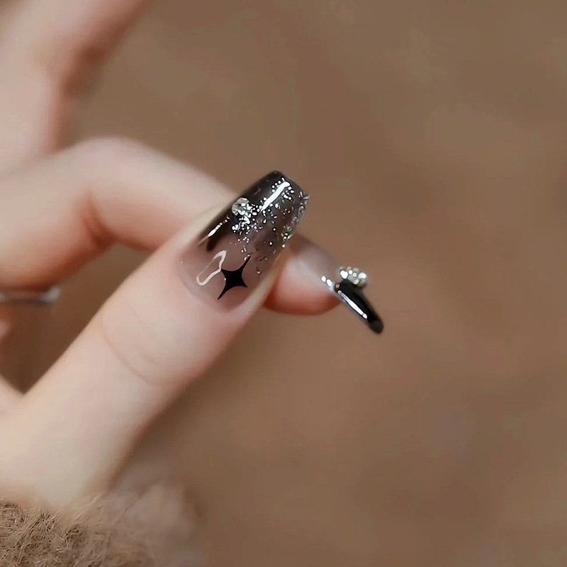 Yiyi Dance Nail Art terminado al por mayor estrella negra cadena de diamantes arco ángel oscuro armadura de vestir pegatinas de uñas negras