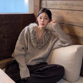 秋季韩系氛围感穿搭气质女士上衣咖色小香风麻花毛领针织衫毛衣