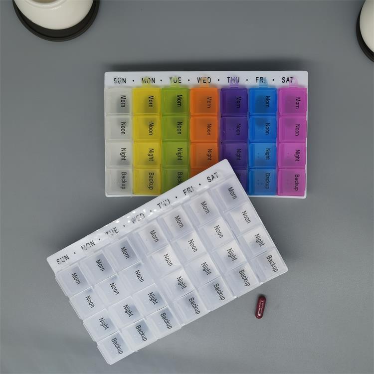 厂家直供 28格收纳分装药盒 一周7天早中晚老人小孩按时吃药盒子