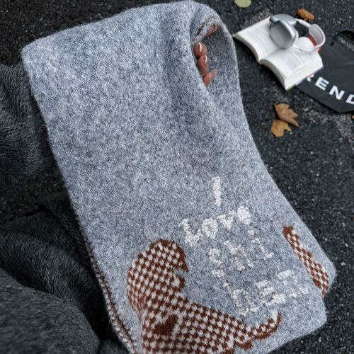 Japanese-style cute retro cartoon letter dog knitted scarf for women, autumn and winter fashionable design, warm and cold-resistant neck wrap