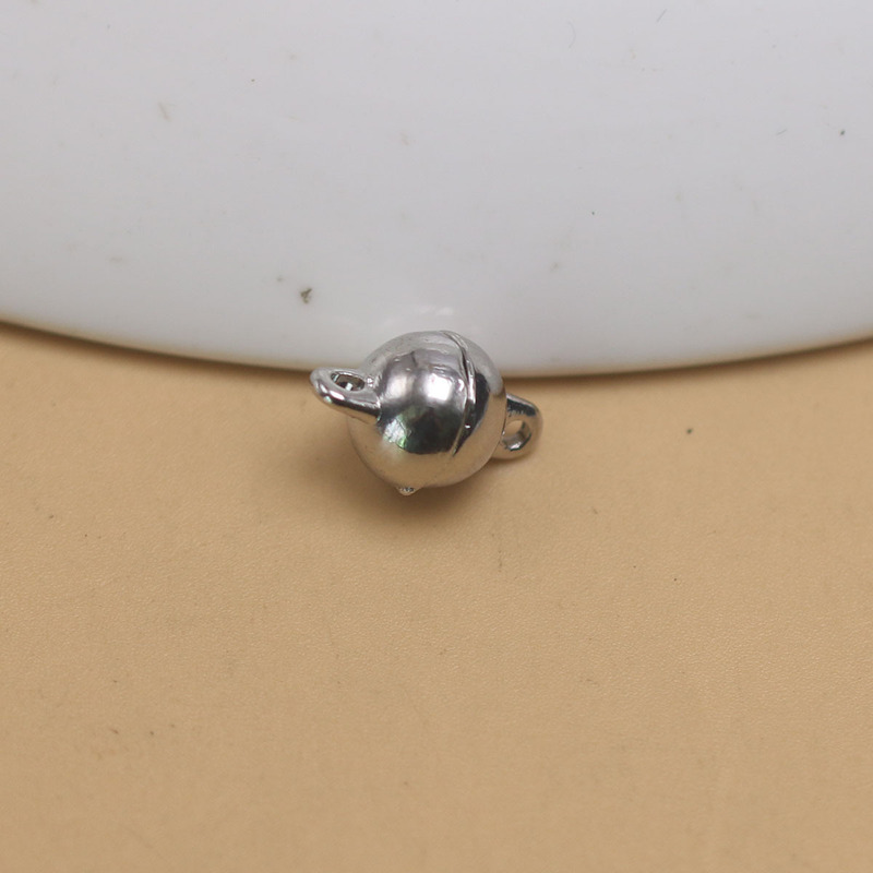 Manufacturer's best-selling round magnetic buckle accessories: DIY couple's spherical magnet bracelet, keychain, clothing, and backpack charms