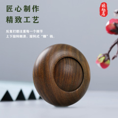 一体の緑檀木は玉の取っ手の件の紫檀の赤い木を回転してジャイロの実木の取っ手の原木の一体を回転します。
